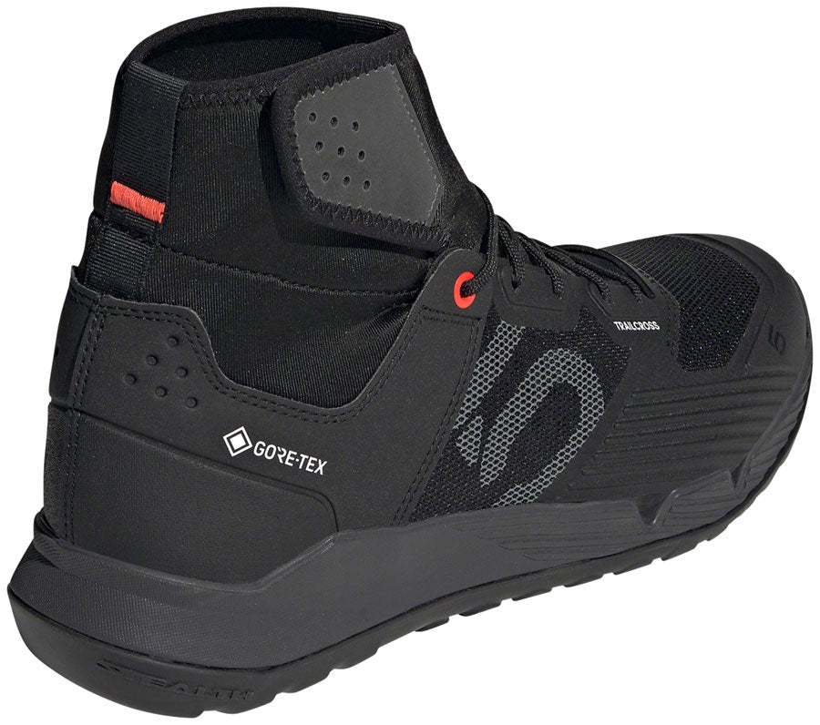 Five Ten Trailcross GTX Flat Shoes - Men's Core BLK / DGH Solid Gray / FTWR White 10